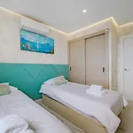 Poolside Escape - Airco & Heated Pool Lägenhet