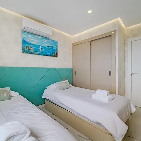 Poolside Escape Lägenhet