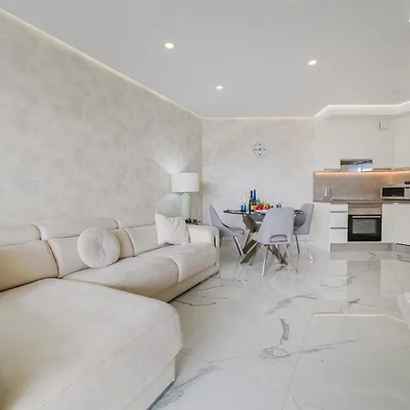 Poolside Escape * Costa Adeje (Tenerife)