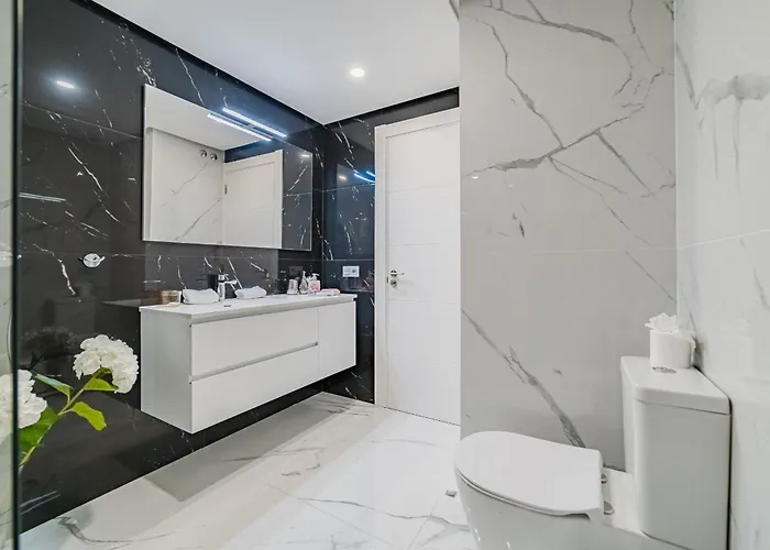 Poolside Escape - Airco & Heated Pool * Адехе