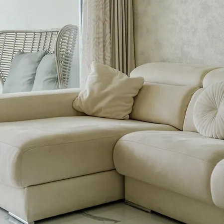 Poolside Escape - Airco & Heated Pool Apartment