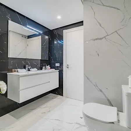 Poolside Escape * אדחה