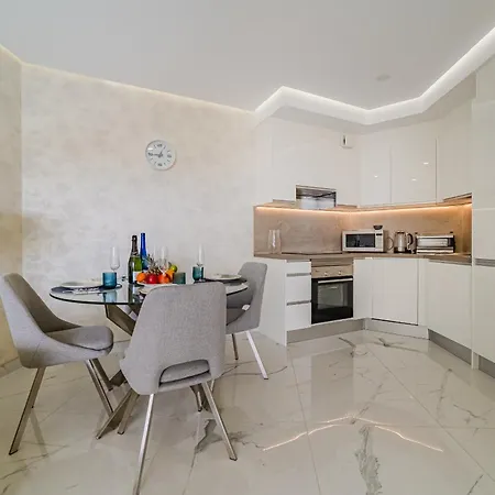 Апартаменти Poolside Escape - Airco & Heated Pool Адехе