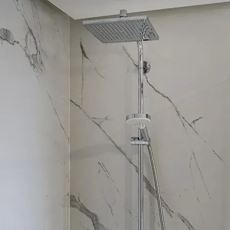 Poolside Escape דירה