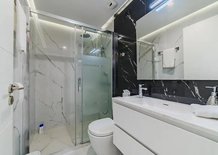 Poolside Escape - Airco & Heated Pool Apartment *