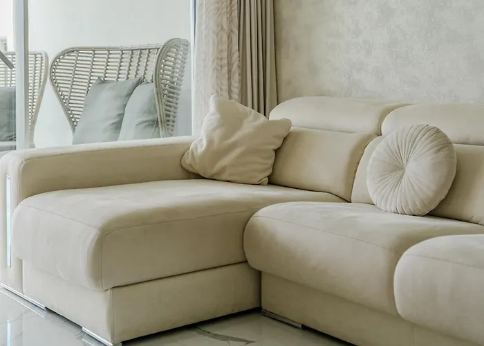 Poolside Escape - Airco & Heated Pool Apartment