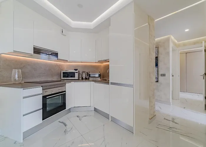 Poolside Escape - Airco & Heated Pool Apartment