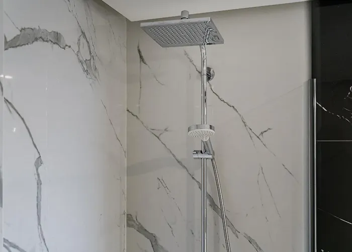 Poolside Escape - Airco & Heated Pool Apartment