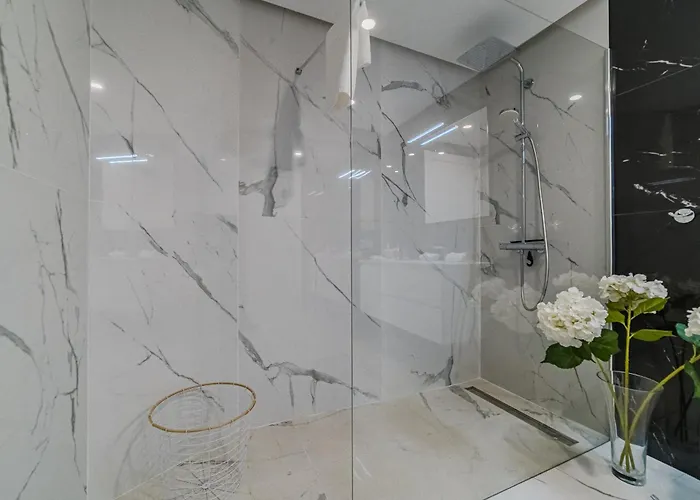 Poolside Escape - Airco & Heated Pool Apartment *